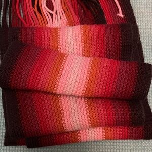Y2K warm color rainbow stripe scarf.
